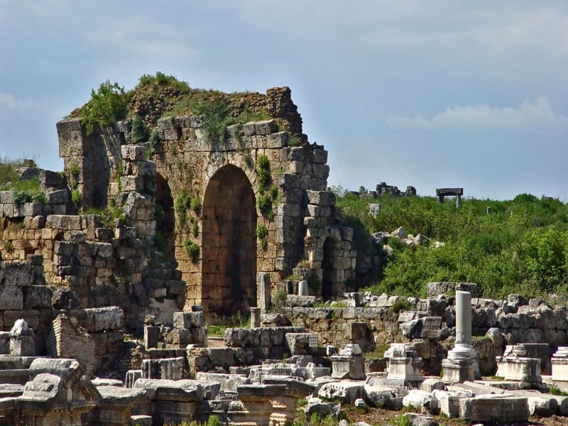 Visite de la ville ancienne de Perge