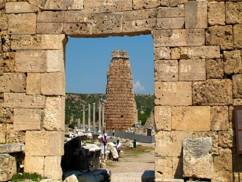 Visite de la ville ancienne de Perge